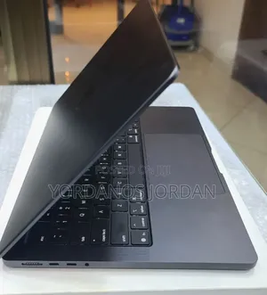 New Laptop Apple MacBook Pro 2025 M5 14-inch 16GB Apple M5 SSD 512GB