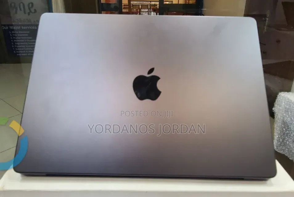 New Laptop Apple MacBook Pro 2025 M5 14-inch 16GB Apple M5 SSD 512GB