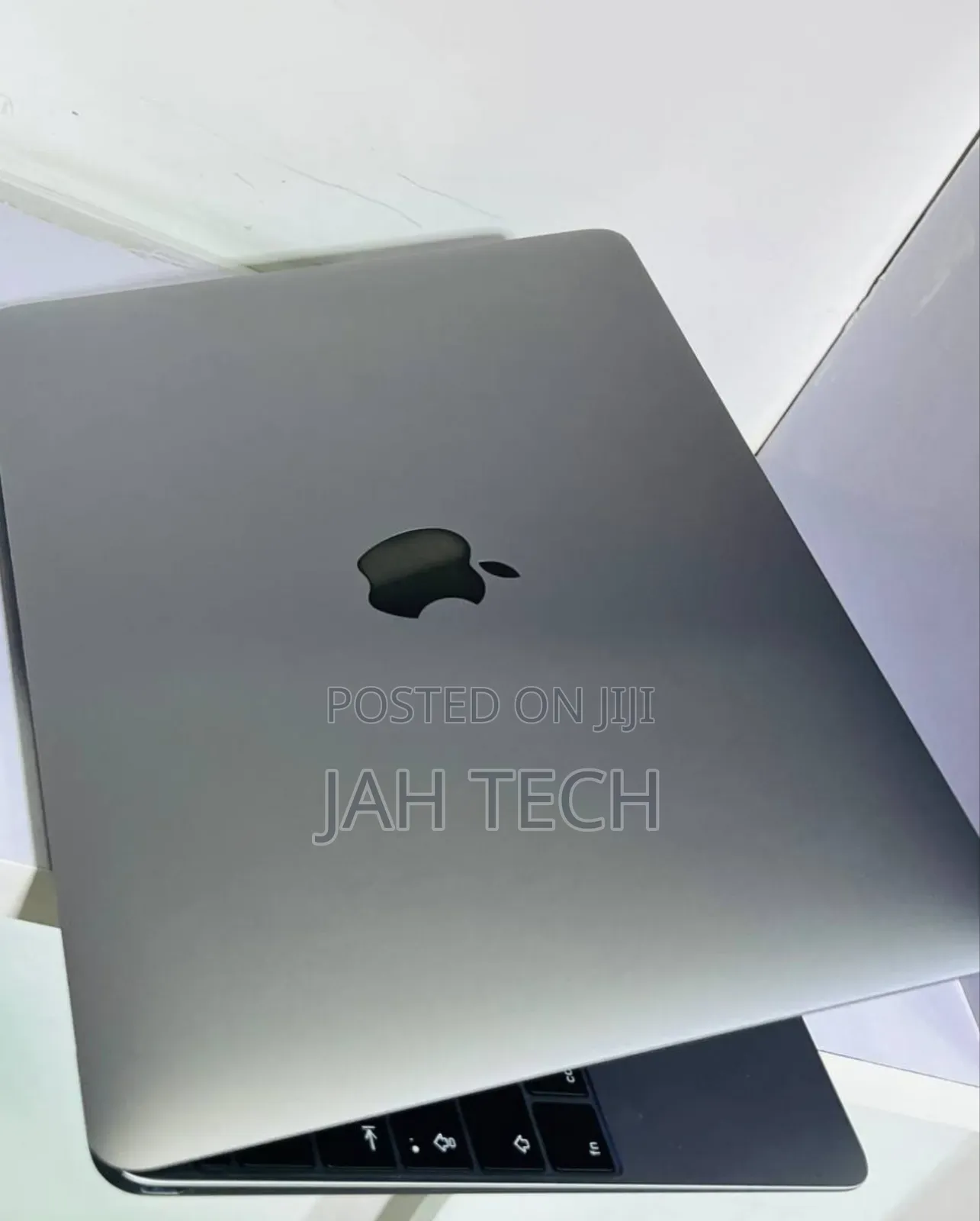 New Laptop Apple MacBook Pro 2019 16GB Intel Core i9 SSD 512GB