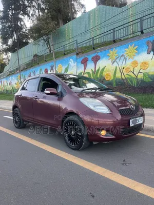 Toyota Yaris Base Hatchback 5dr 2010 Burgundy