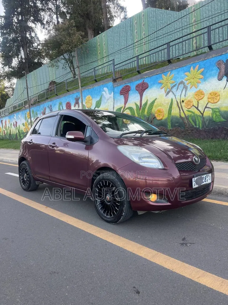 Toyota Yaris Base Hatchback 5dr 2010 Burgundy