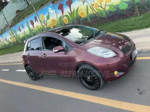 Toyota Yaris Base Hatchback 5dr 2010 Burgundy