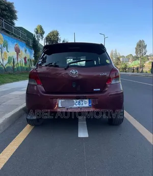 Toyota Yaris Base Hatchback 5dr 2010 Burgundy