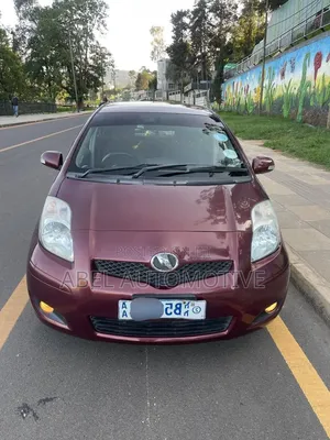 Toyota Yaris Base Hatchback 5dr 2010 Burgundy