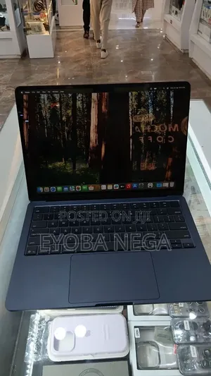 New Laptop Apple MacBook Air 2025 M4 13-inch 16GB Apple M4 SSD 256GB
