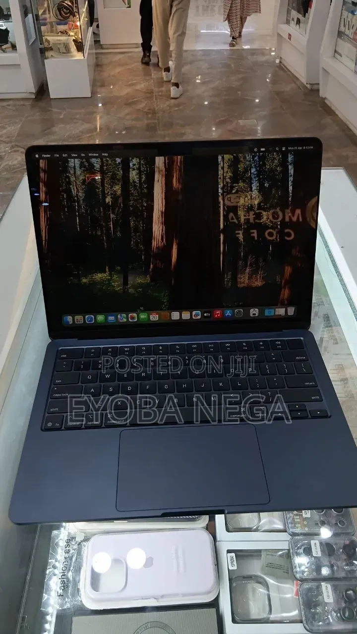 New Laptop Apple MacBook Air 2025 M4 13-inch 16GB Apple M4 SSD 256GB