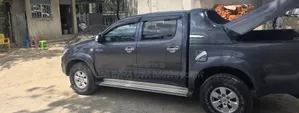 Toyota Hilux 2013 Maroon
