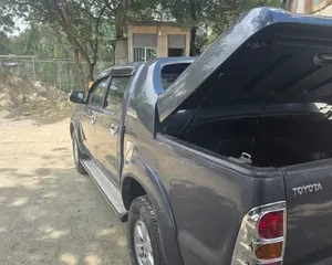 Toyota Hilux 2013 Maroon