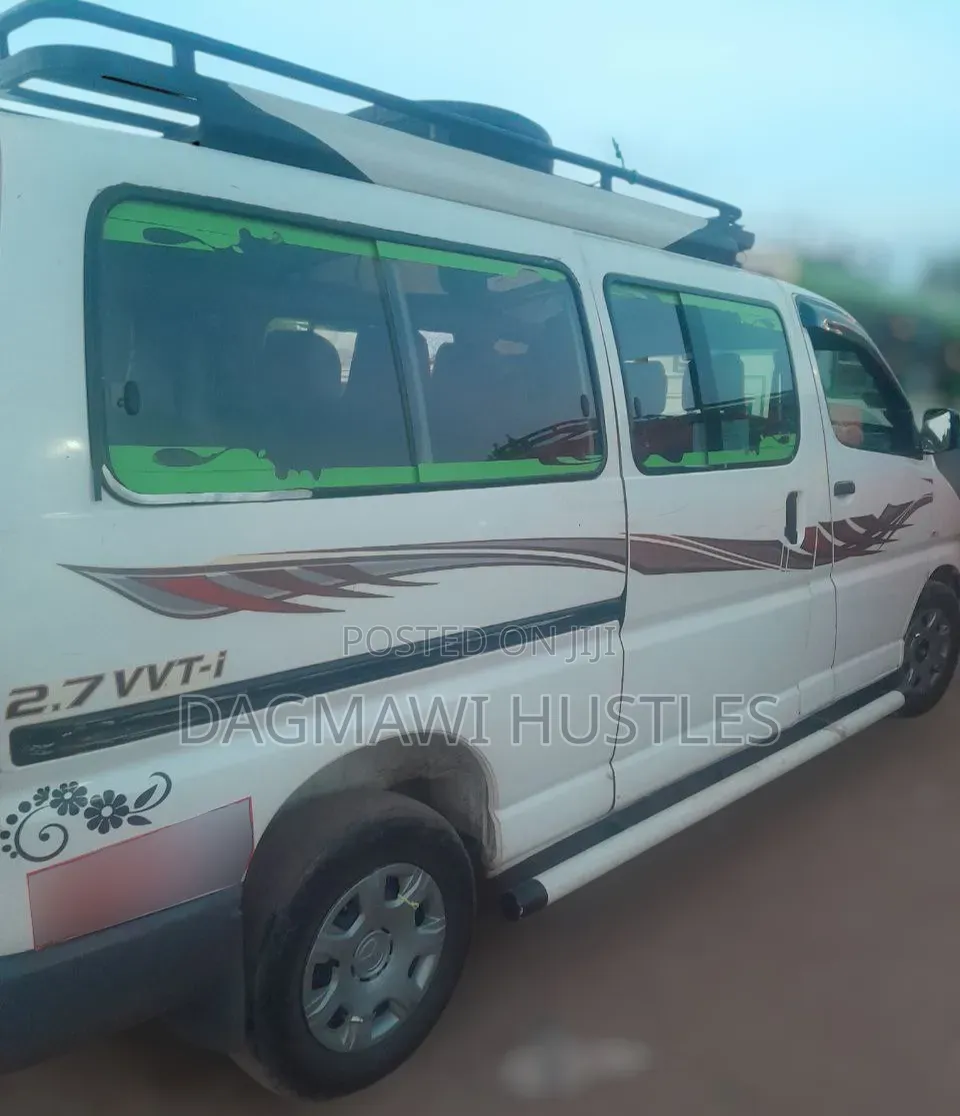 Toyota HiAce 2005 White