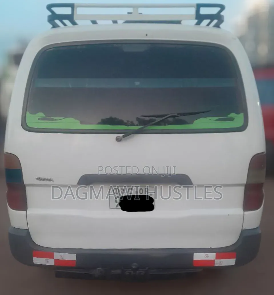 Toyota HiAce 2005 White