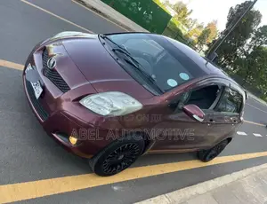 Toyota Yaris Base Hatchback 5dr 2010 Burgundy
