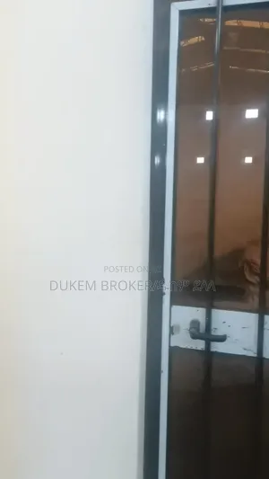 የሚካራይ መጋዘን