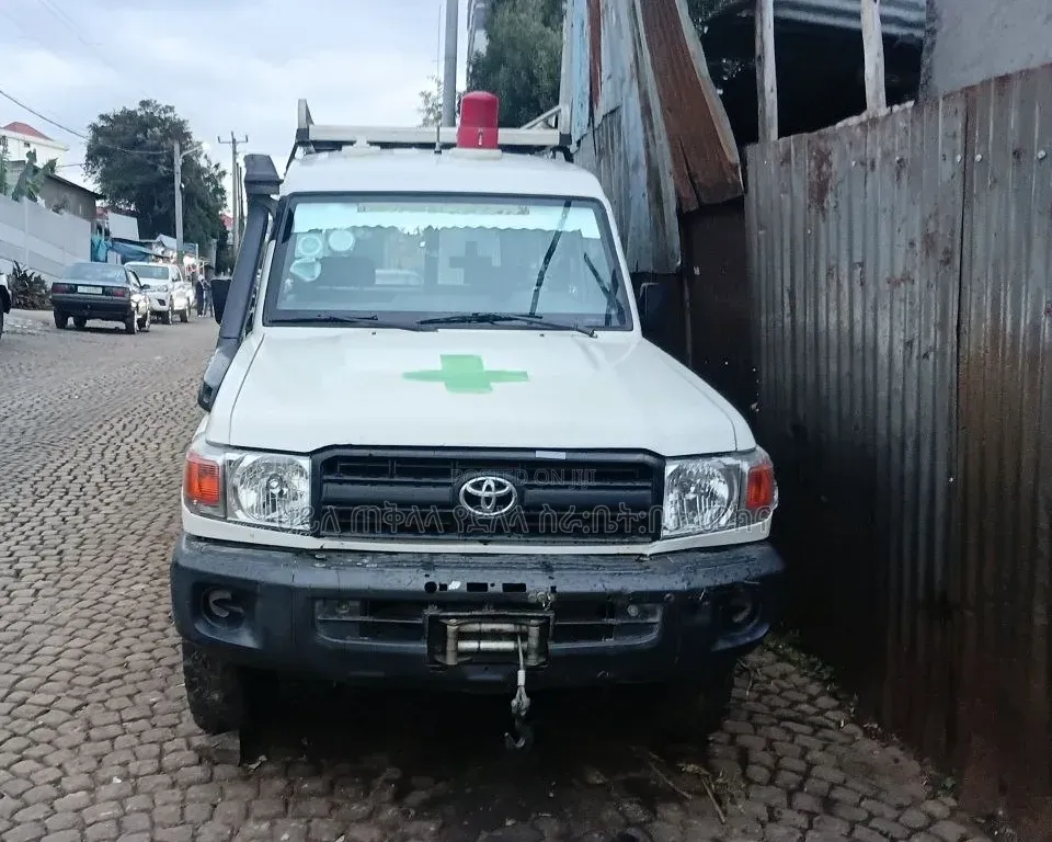 Toyota Land Cruiser 2012 Ivory