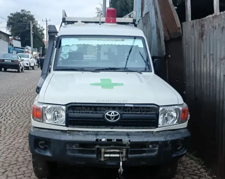 Toyota Land Cruiser 2012 Ivory