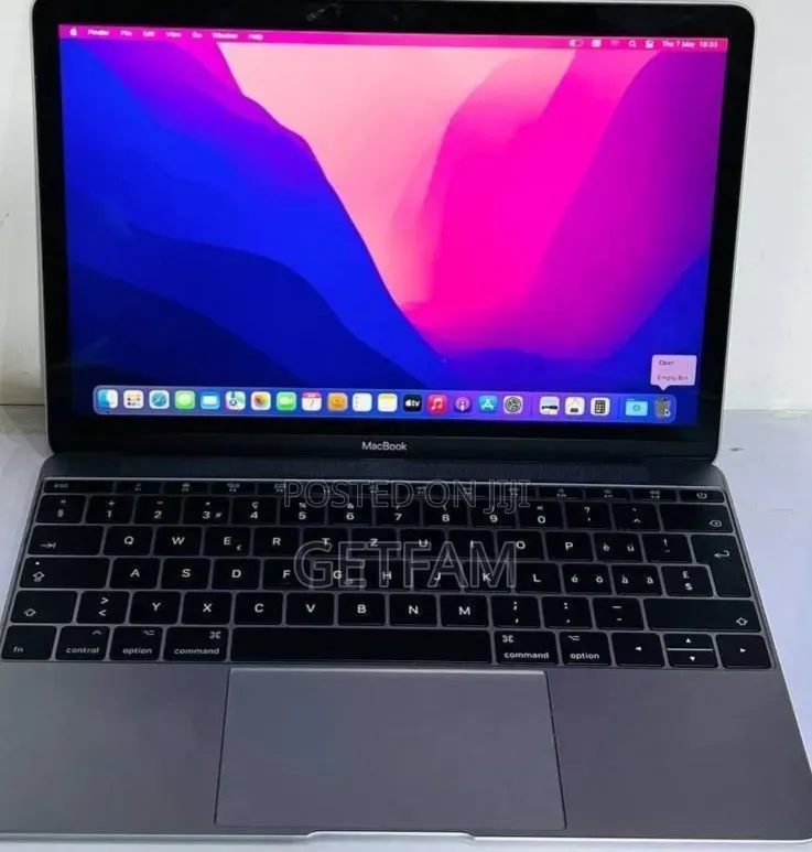 New Laptop Apple MacBook Pro 2017 8GB Intel Core i5 SSD 256GB