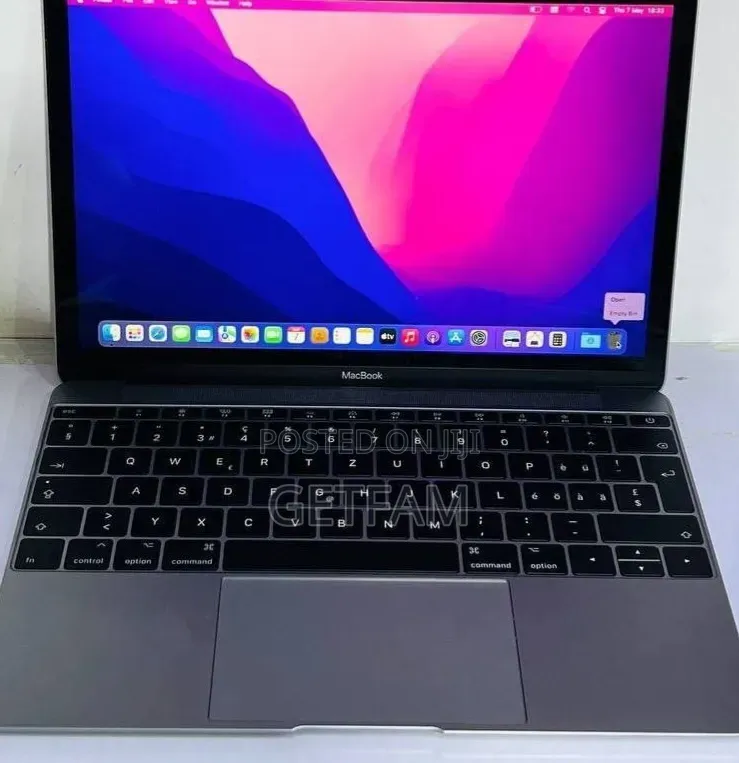 New Laptop Apple MacBook Pro 2017 8GB Intel Core i5 SSD 256GB