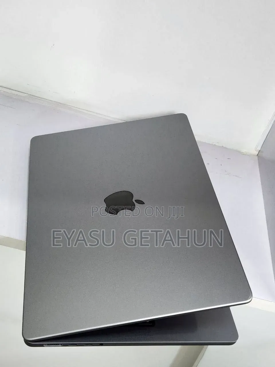 New Laptop Apple MacBook Pro 2019 16GB Intel Core i9 SSD 512GB