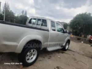 Toyota Hilux 2.5 D-4D SRX 4WD 2008 Gold