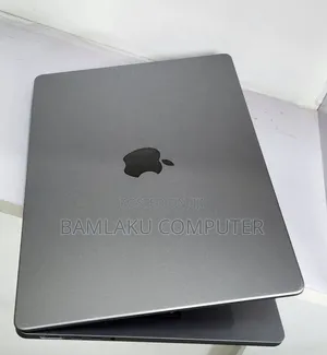 New Laptop Apple MacBook Pro 2019 16GB Intel Core i7 SSD 512GB
