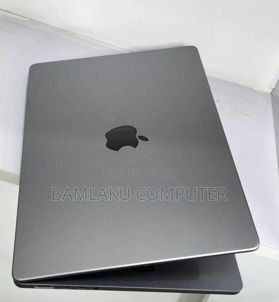 New Laptop Apple MacBook Pro 2019 16GB Intel Core i7 SSD 512GB