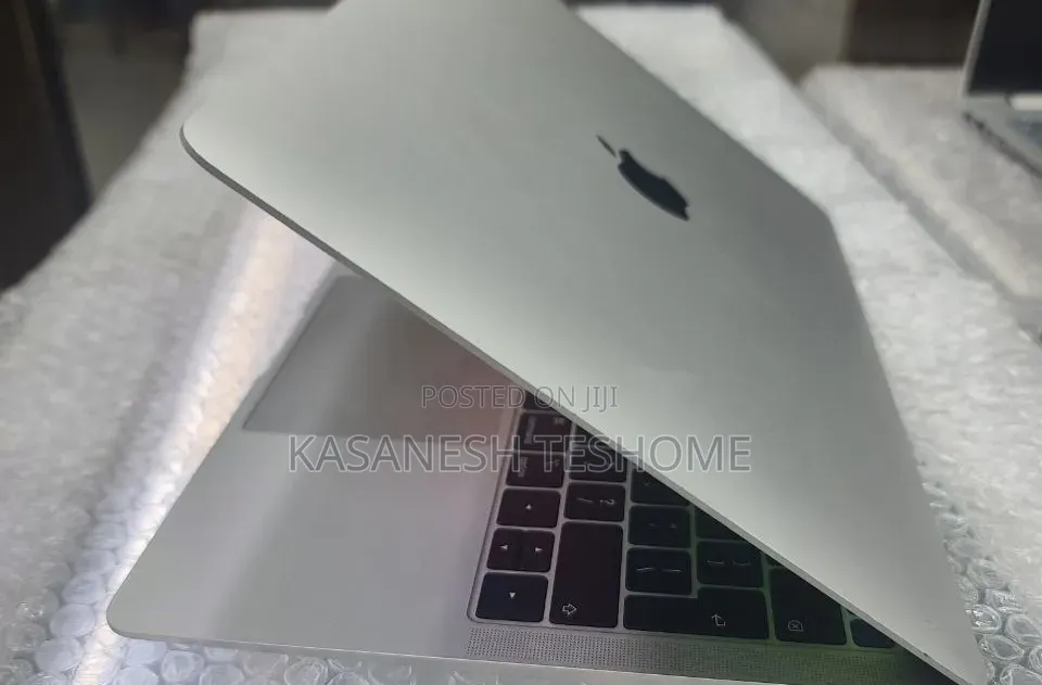 New Laptop Apple MacBook 2018 8GB Intel Core i5 SSD 128GB