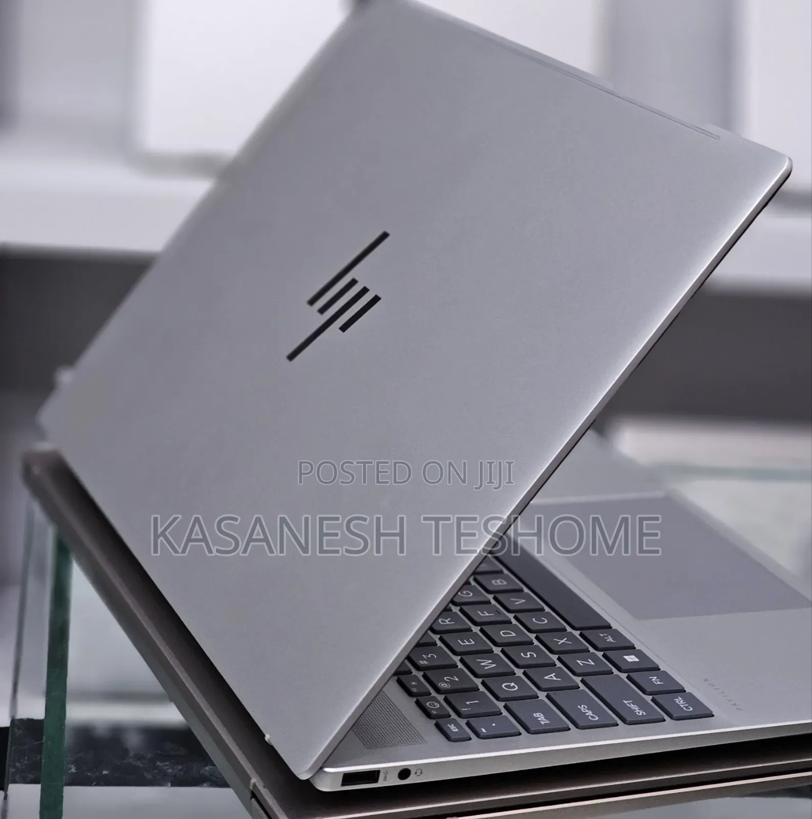 New Laptop Apple MacBook Pro 2017 8GB Intel Core i5 SSD 512GB