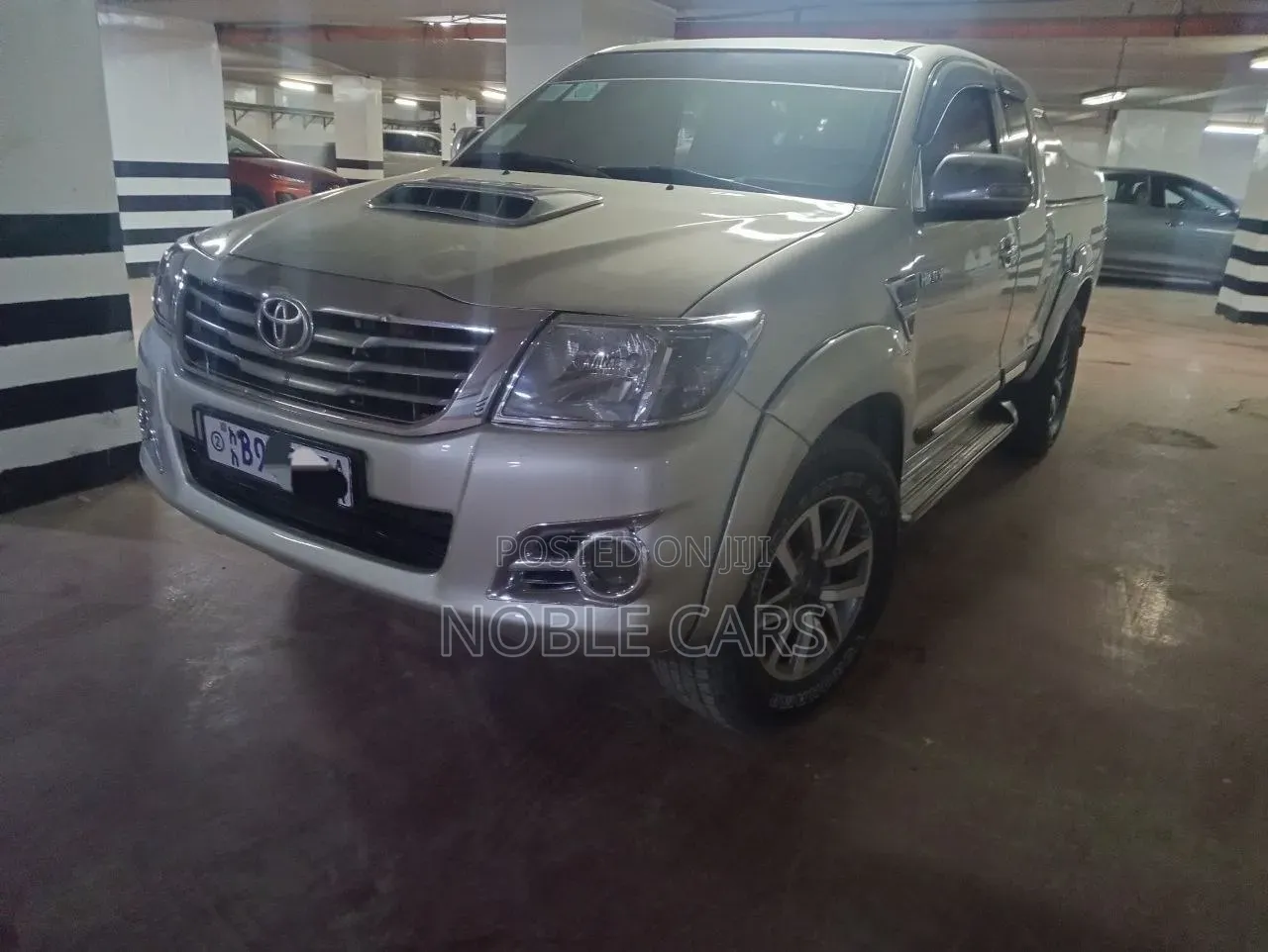 Toyota Hilux 2014 Gold