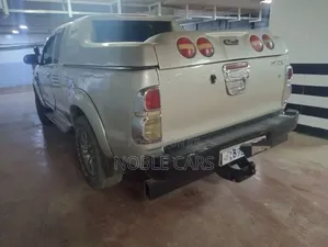 Toyota Hilux 2014 Gold