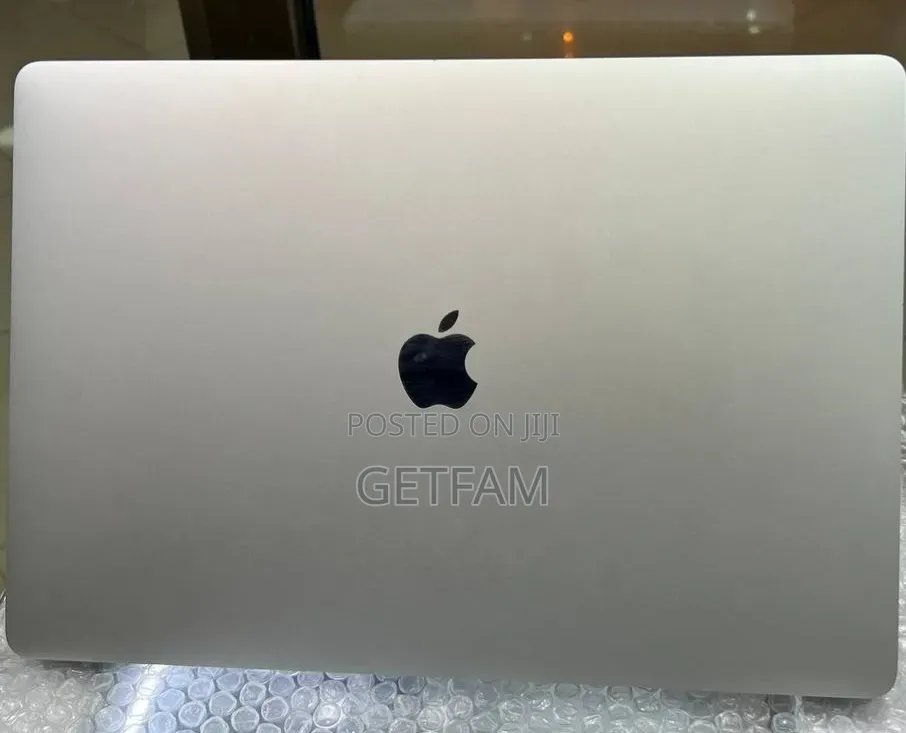 New Laptop Apple MacBook Pro 2018 16GB Intel Core i7 SSD 256GB