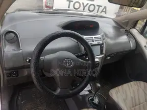 Toyota Yaris 2010 Gray