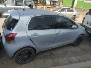 Toyota Yaris 2010 Gray