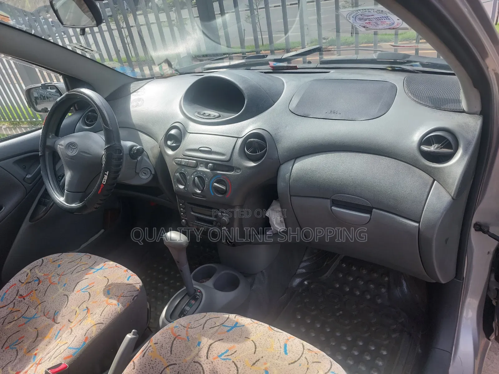 Toyota Vitz 1.3 AWD 3dr 2001 Gray
