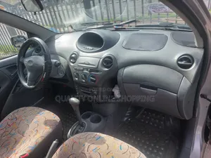 Toyota Vitz 1.3 AWD 3dr 2001 Gray