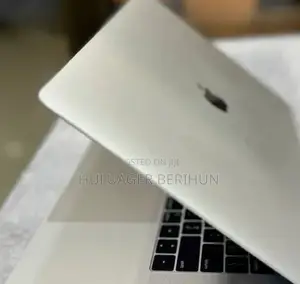 New Laptop Apple MacBook Pro 2018 16GB Intel Core i7 SSD 256GB