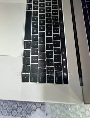 New Laptop Apple MacBook Pro 2018 16GB Intel Core i7 SSD 256GB