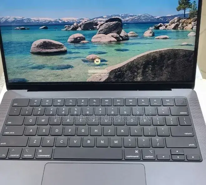 New Laptop Apple MacBook Pro 2025 M5 14-inch 16GB Apple M5 SSD 512GB