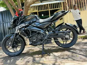Bajaj Avenger 200 2018 Black