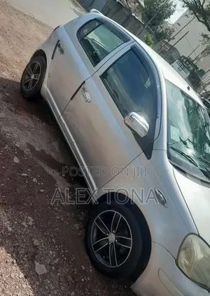 Toyota Vitz 2002 Silver