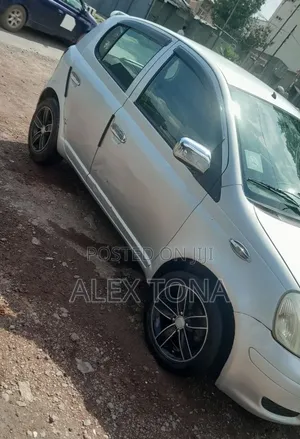 Toyota Vitz 2002 Silver