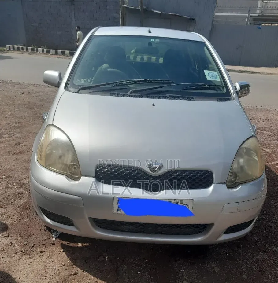 Toyota Vitz 2002 Silver