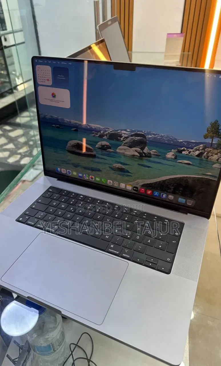 New Laptop Apple MacBook Pro M1 16GB Apple M1 Pro SSD 512GB