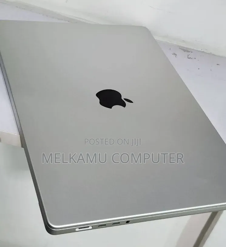 New Laptop Apple MacBook Pro 2020 M1 16GB Intel Core i7 SSD 512GB