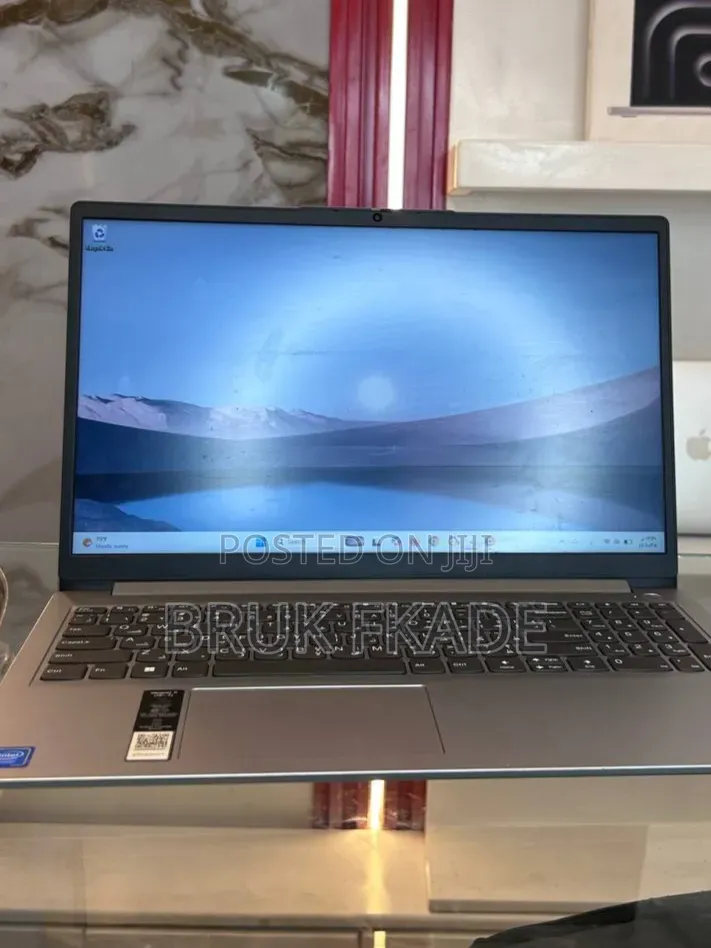 New Laptop Lenovo IdeaPad 1 4GB Intel Core i5 SSD 256GB