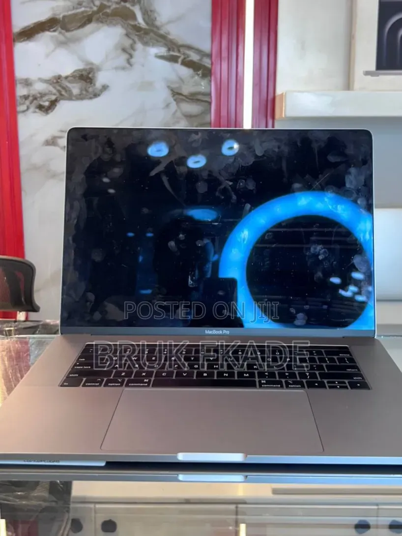 New Laptop Apple MacBook 2018 16GB Intel Core i7 SSD 512GB
