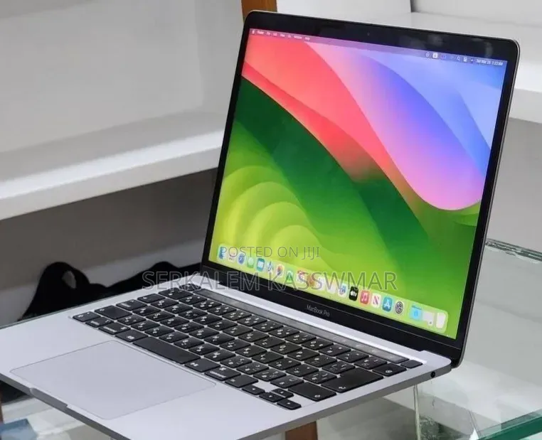 New Laptop Apple MacBook Pro 2020 8GB Intel Core i5 SSD 512GB