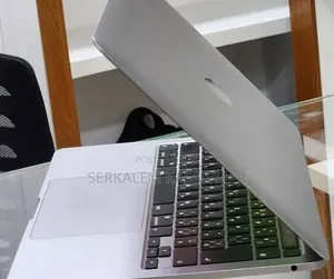 New Laptop Apple MacBook Pro 2020 8GB Intel Core i5 SSD 512GB