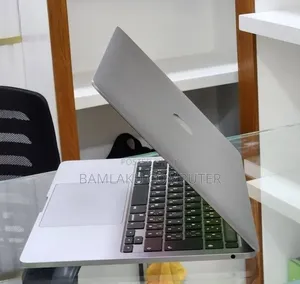 New Laptop Apple MacBook Pro 2020 8GB Intel Core i5 SSD 512GB