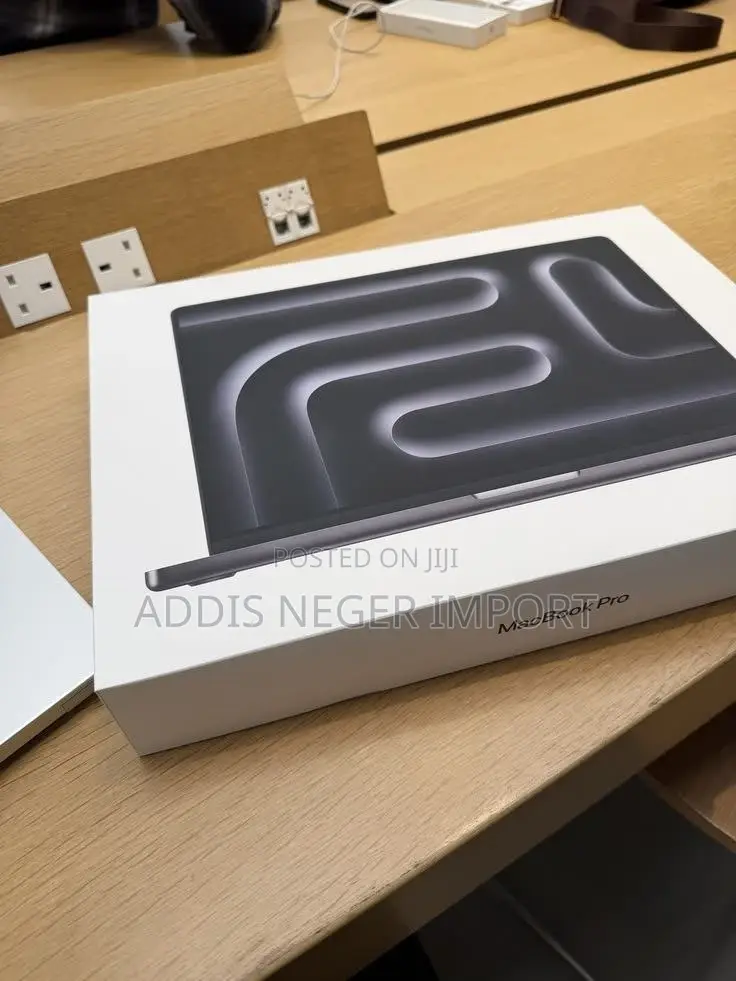 New Laptop Apple MacBook Pro 2025 M5 14-inch 16GB Apple M5 SSD 512GB