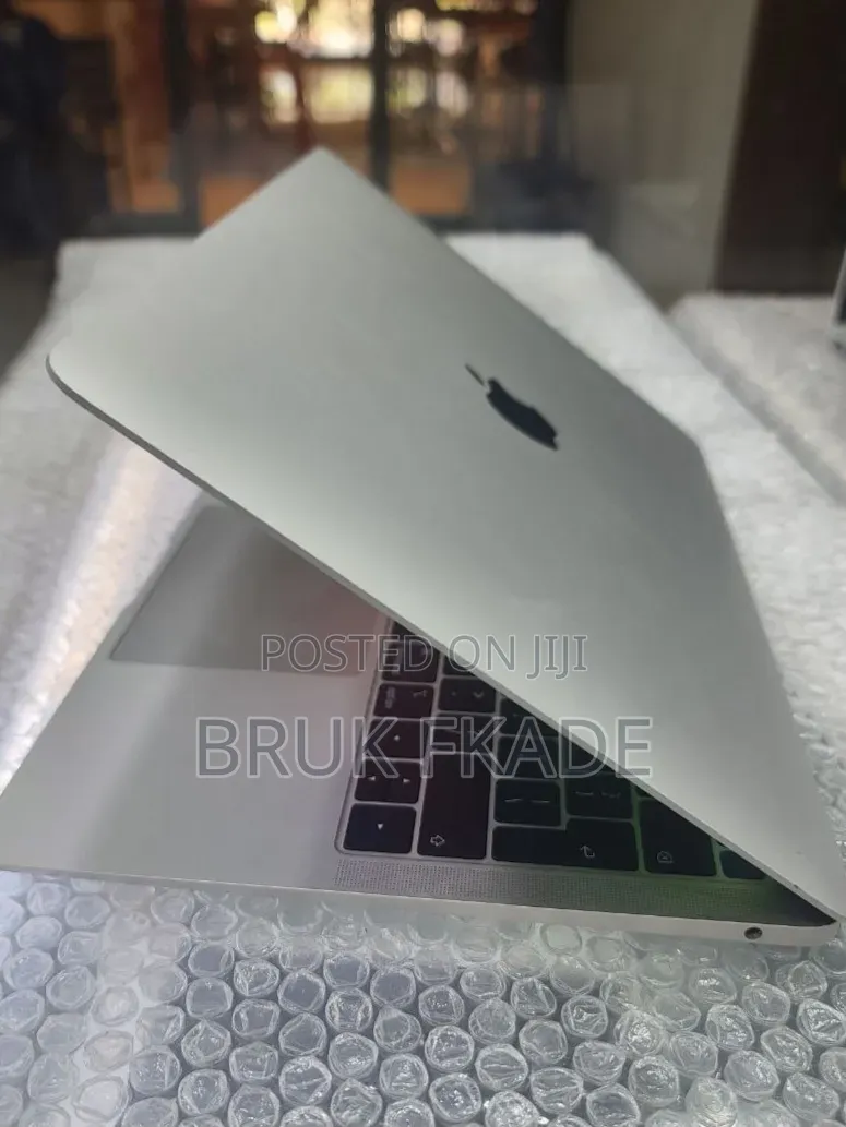New Laptop Apple MacBook 2018 8GB Intel Core i5 SSD 128GB