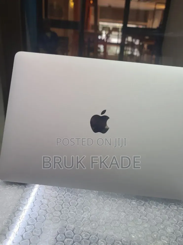 New Laptop Apple MacBook 2018 8GB Intel Core i5 SSD 128GB